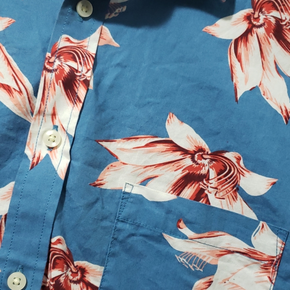 Short sleeved button shirt